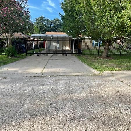 Francisco Castaneda Villa Houston Exterior photo